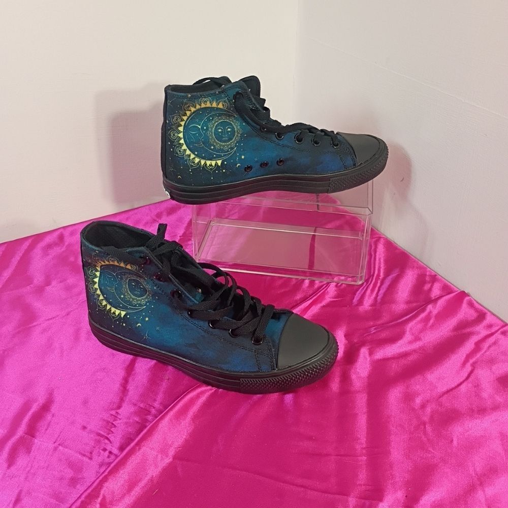 RAAD Women's SZ 7.5W Sun and Moon High Top Tennis Shoes . Condition is Pre-owned